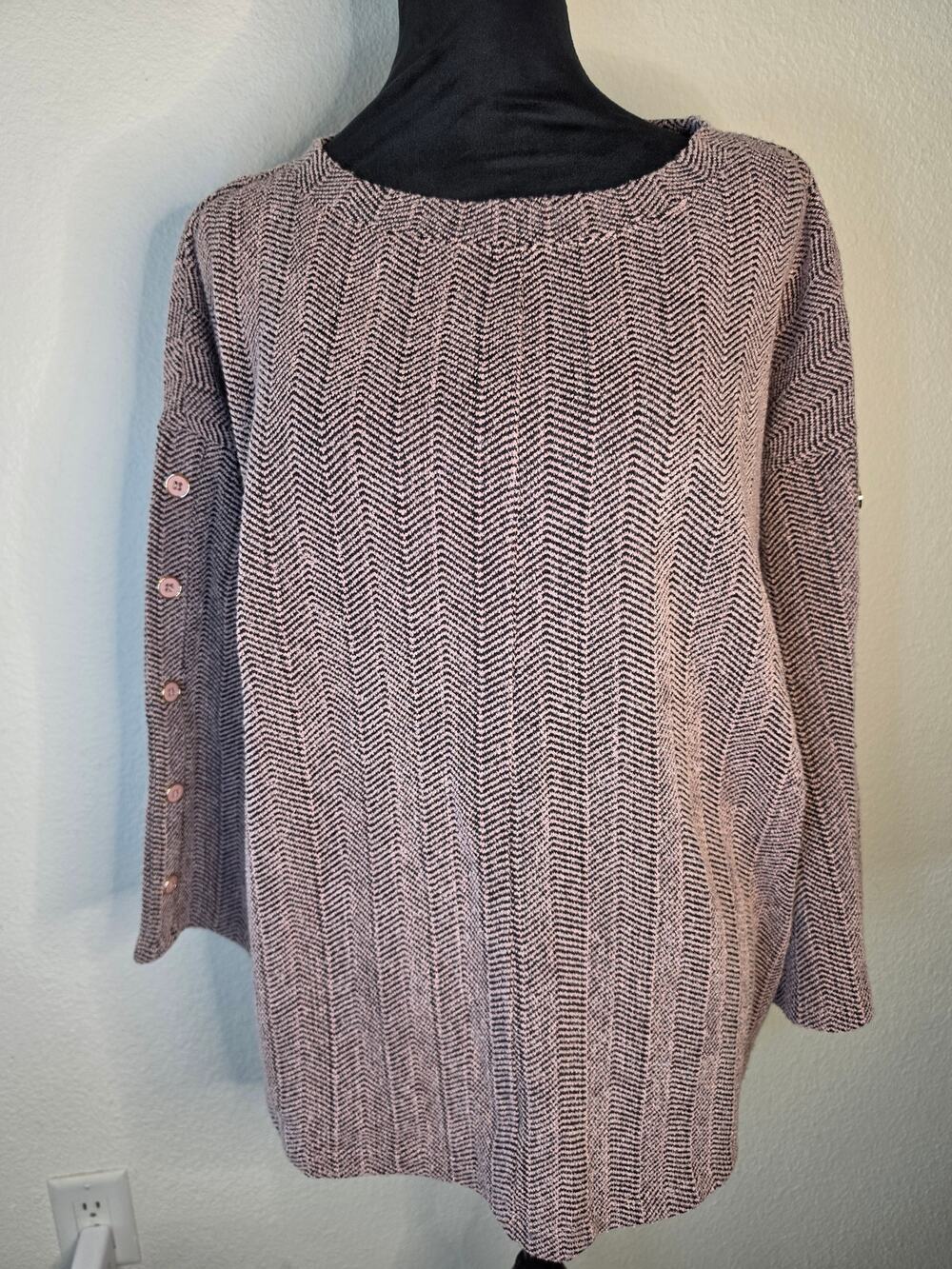 Liz Claiborne Knit Sweater Herringbone Relaxed Oversized Fit Buttons on Sleeves